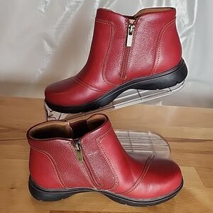 Clarks Certina Joy Ankle Boots Women 7M Red Leather 26179813 Zipper Comfort Work